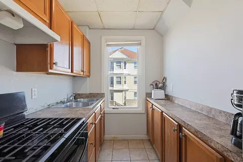 464 Birch St, Fall River, MA 02724 photo 8