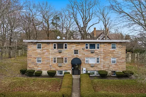 11 Auna Dr #6, Brockton, MA 02301