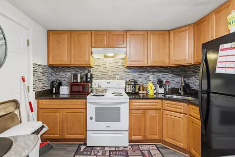 29 Auna Dr #3, Brockton, MA 02301