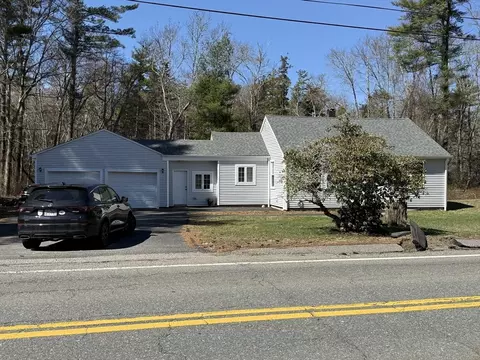 73 County Rd, Freetown, MA 02717