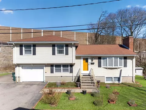 4 Park River St, Needham, MA 02494