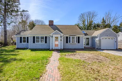 129 Park Ave, Centerville, MA 02632