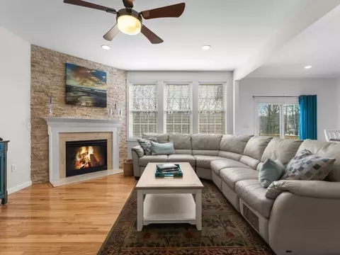 100 Buttercup Ln #100, Grafton, MA 01560