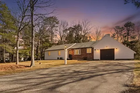 38 White Oak Trl, Centerville, MA 02632