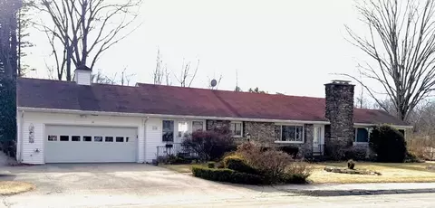 33 Slater St, Webster, MA 01570