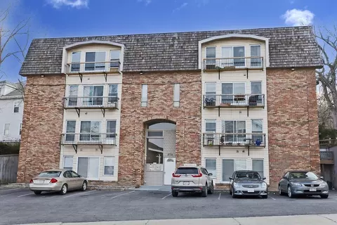 575 N Main St, Fall River, MA 02720