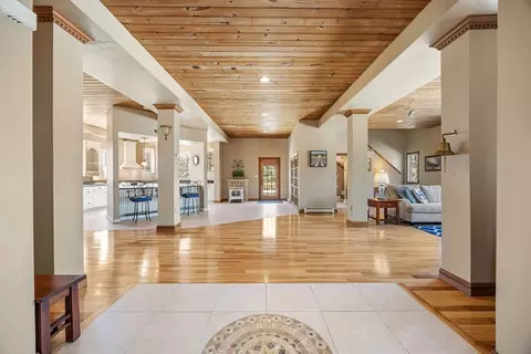 Entry Way - 3 Wolf Rd, Bourne, MA 02532 photo 1 of 4