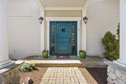 Exterior - 3 Wolf Rd, Bourne, MA 02532 photo 2 of 10