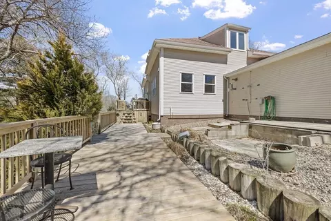 Exterior - 3 Wolf Rd, Bourne, MA 02532 photo 8 of 10