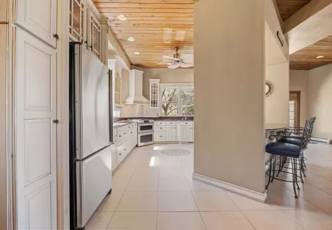 Entry Way - 3 Wolf Rd, Bourne, MA 02532 photo 3 of 4