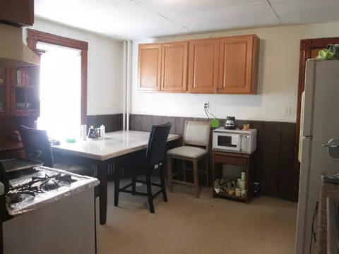 68-72 Mooreland St, Springfield, MA 01104 photo 3