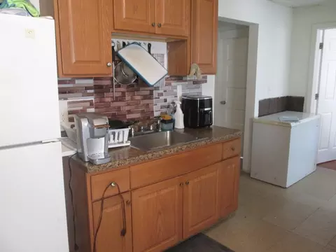 68-72 Mooreland St, Springfield, MA 01104 photo 5