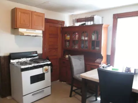 68-72 Mooreland St, Springfield, MA 01104 photo 4