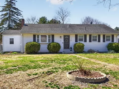 1 Carmen Park Dr, Middleboro, MA 02346