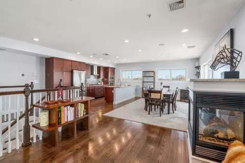 572 Freeport St #302, Boston, MA 02122