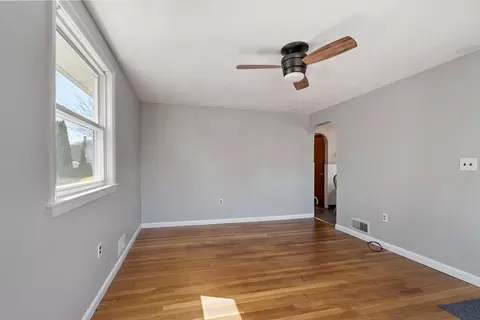 28 Hibiscus Ave, Waltham, MA 02451 photo 9
