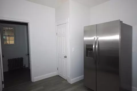Entry Way - 72 Hall St, Springfield, MA 01108 photo 1 of 3