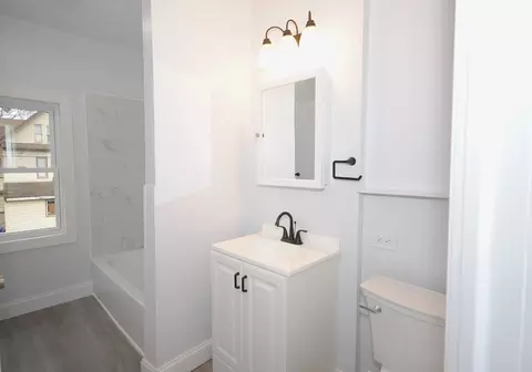 Bath - 72 Hall St, Springfield, MA 01108 photo 3 of 4