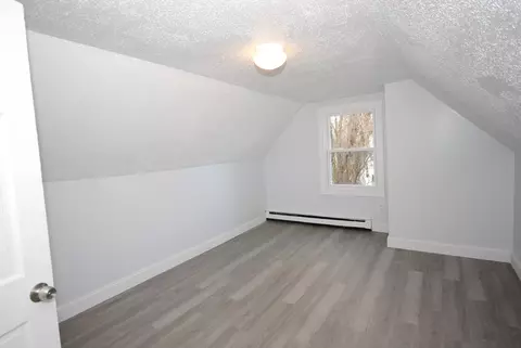 Bedroom - 72 Hall St, Springfield, MA 01108 photo 7 of 10