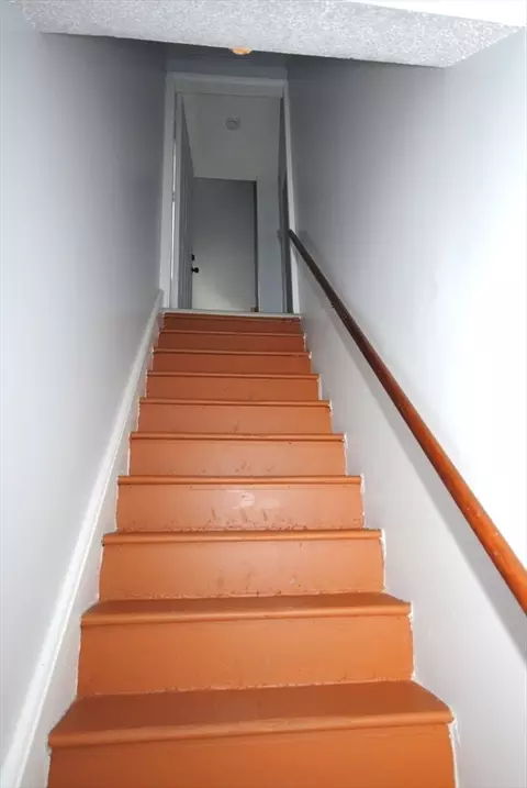 Entry Way - 72 Hall St, Springfield, MA 01108 photo 3 of 3