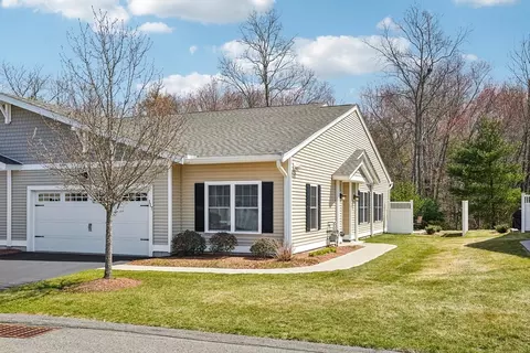 117 Rogerson Xing #117, Uxbridge, MA 01569