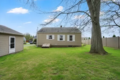 20 Edbert St, Chicopee, MA 01020 photo 2