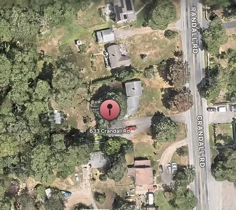 633 Crandall Rd, Tiverton, RI 02878
