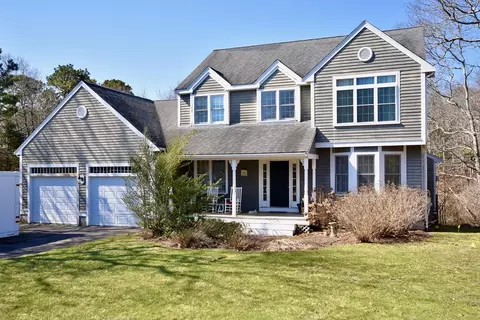 11 Oak Bluff Rd, Buzzards Bay, MA 02532