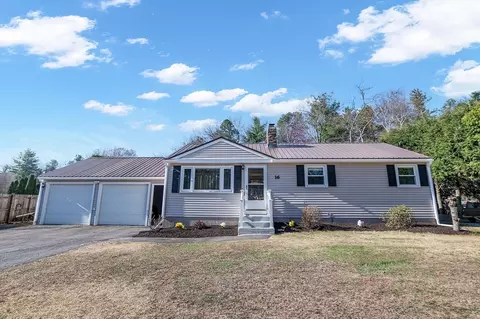 16 Shaggbark Dr, Southwick, MA 01077