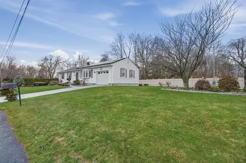 572 Bartlett St, Acushnet, MA 02743 photo 2