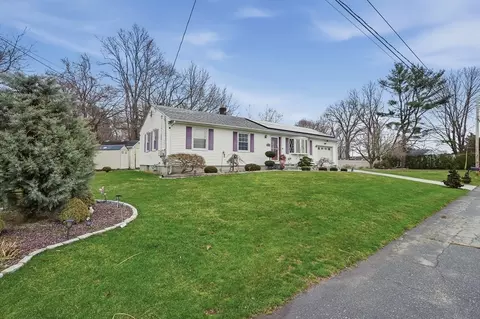 572 Bartlett St, Acushnet, MA 02743