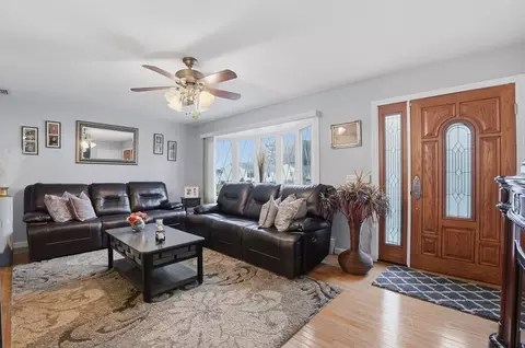 572 Bartlett St, Acushnet, MA 02743 photo 3