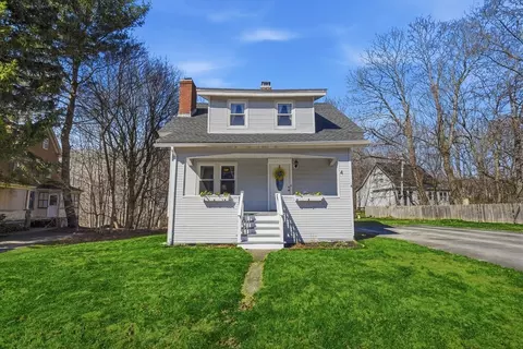 4 Brookside Ave, Worcester, MA 01602