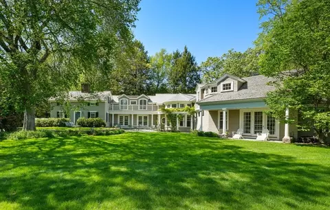 198 Clyde St, Chestnut Hill, MA 02467