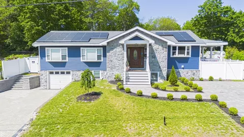 11 Bacon Dr, Saugus, MA 01906 photo 4