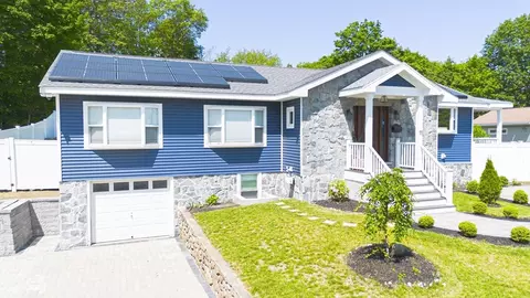 11 Bacon Dr, Saugus, MA 01906 photo 3