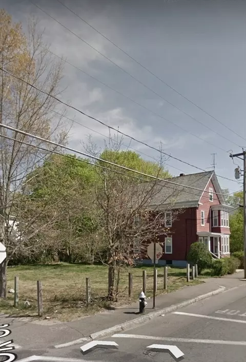 165 Winthrop St, Brockton, MA 02301