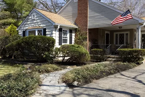 10 Winthrop St, Medway, MA 02053