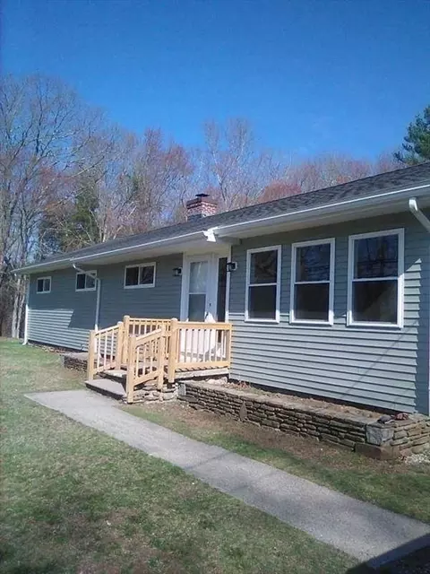 76 Hall Rd, Sturbridge, MA 01566