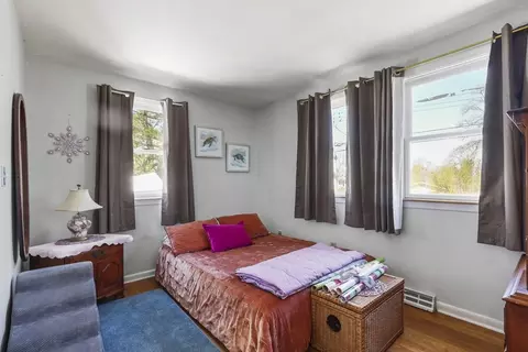 Bedroom - 47 Cliff Rd, Bourne, MA 02532 photo 3 of 6