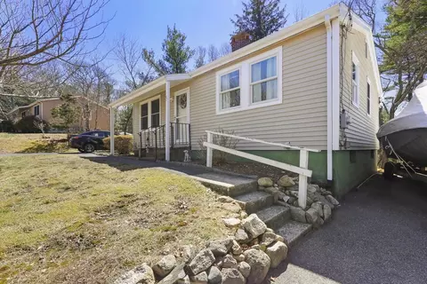 47 Cliff Rd, Bourne, MA 02532