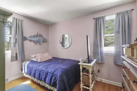 Bedroom - 47 Cliff Rd, Bourne, MA 02532 photo 2 of 6