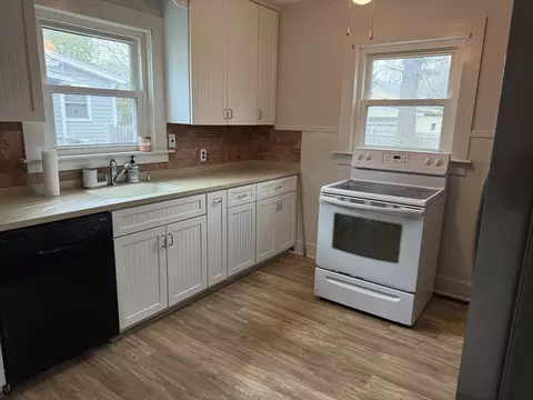 Kitchen - 7 Fearing St, Buzzards Bay, MA 02532 photo 2 of 3
