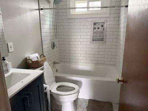 Bath - 7 Fearing St, Buzzards Bay, MA 02532 photo 1 of 1