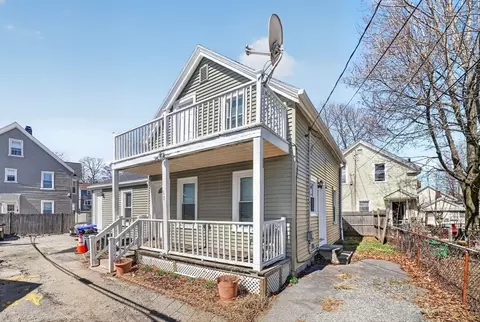 12 Cottage Pl, Hyde Park, MA 02136