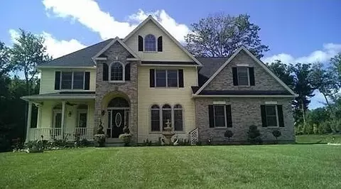 5 Gableview Ln, Southwick, MA 01077