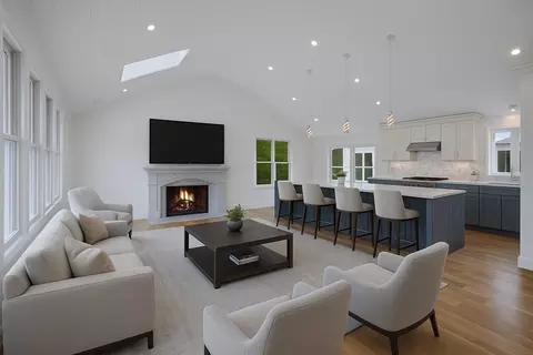 200 Sixth Ave, Hyannis, MA 02601