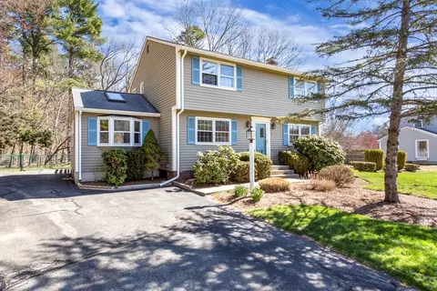 4 Independence Ln, Millis, MA 02054