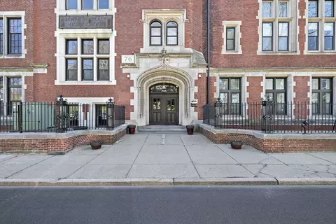 76 Elm St #114, Boston, MA 02130