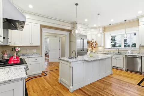 36 Naples Rd, Brookline, MA 02446 photo 4